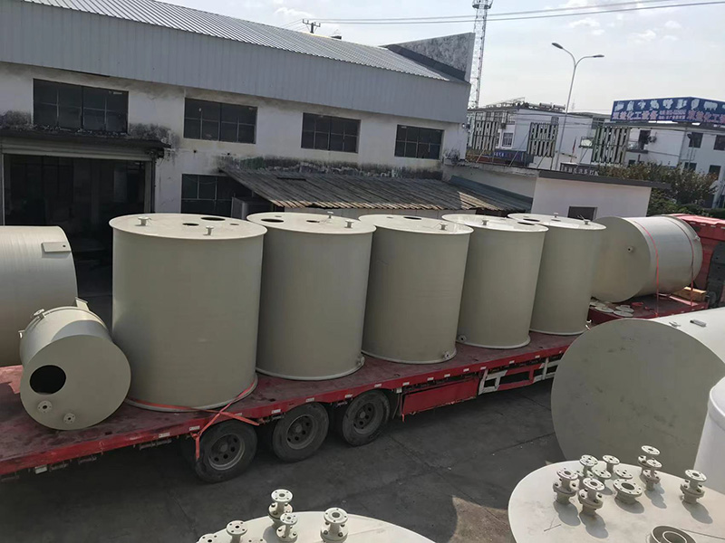 發(fā)往無(wú)錫某公司的pp儲(chǔ)罐