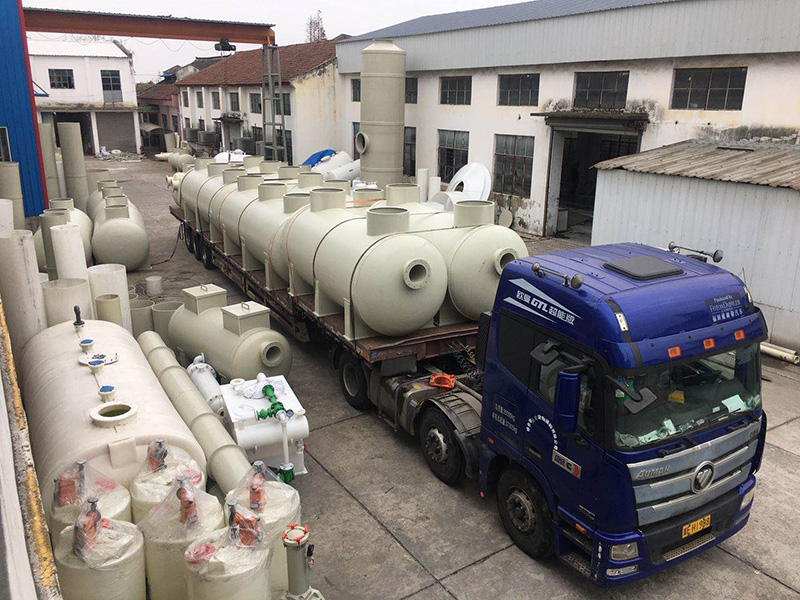 發(fā)往山東某公司的PP臥式儲(chǔ)罐